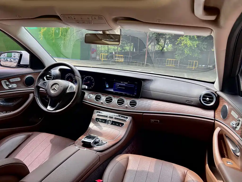 Mercedes-Benz E-Class 2018 — фото 15