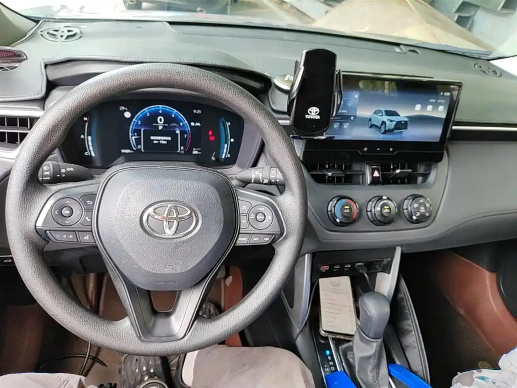 Toyota Corolla Cross 2025 — фото 10