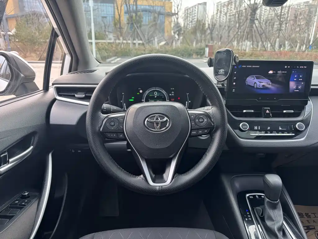 Toyota Corolla 2023 — фото 10