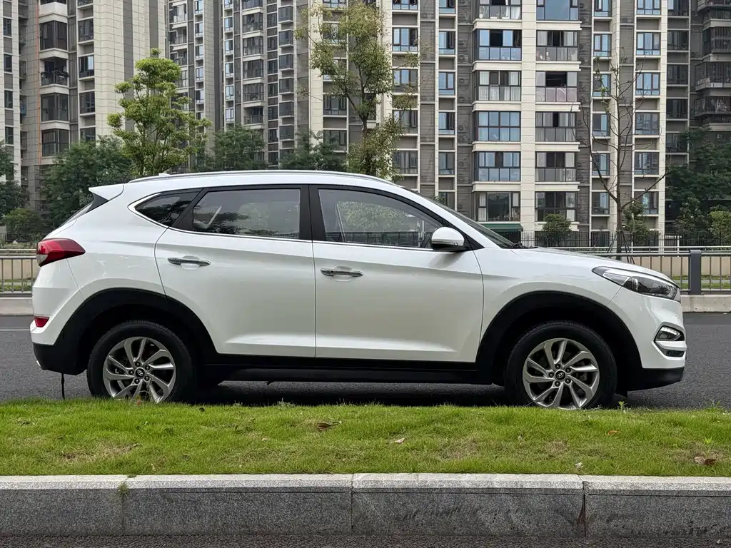 Hyundai Tucson 2017 — фото 19