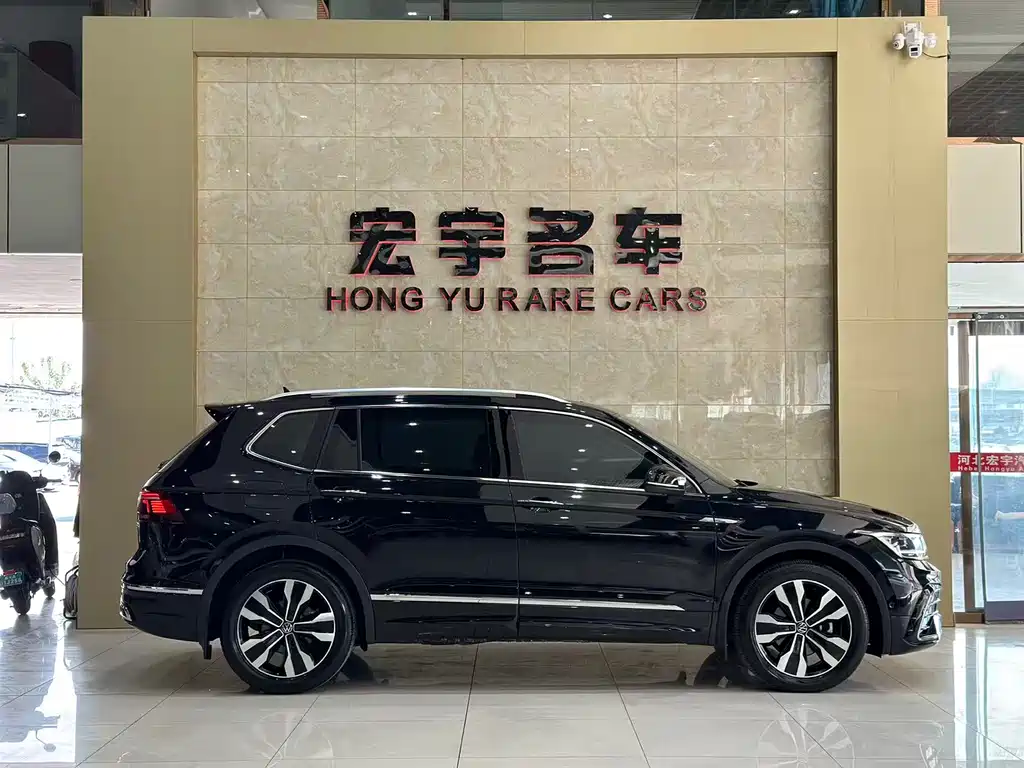 Volkswagen Tiguan L 2023 — фото 4