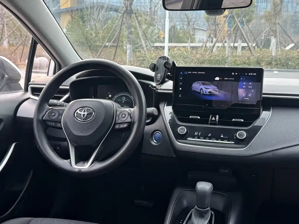 Toyota Corolla 2023 — фото 13