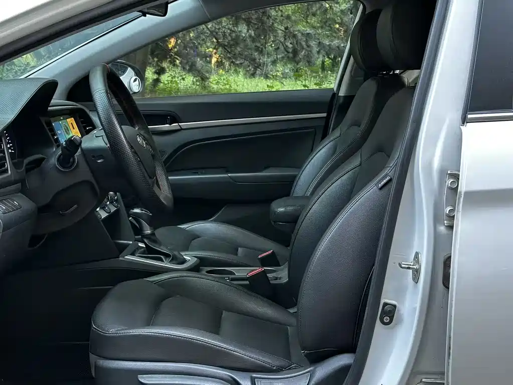 Hyundai Elantra 2020 — фото 15