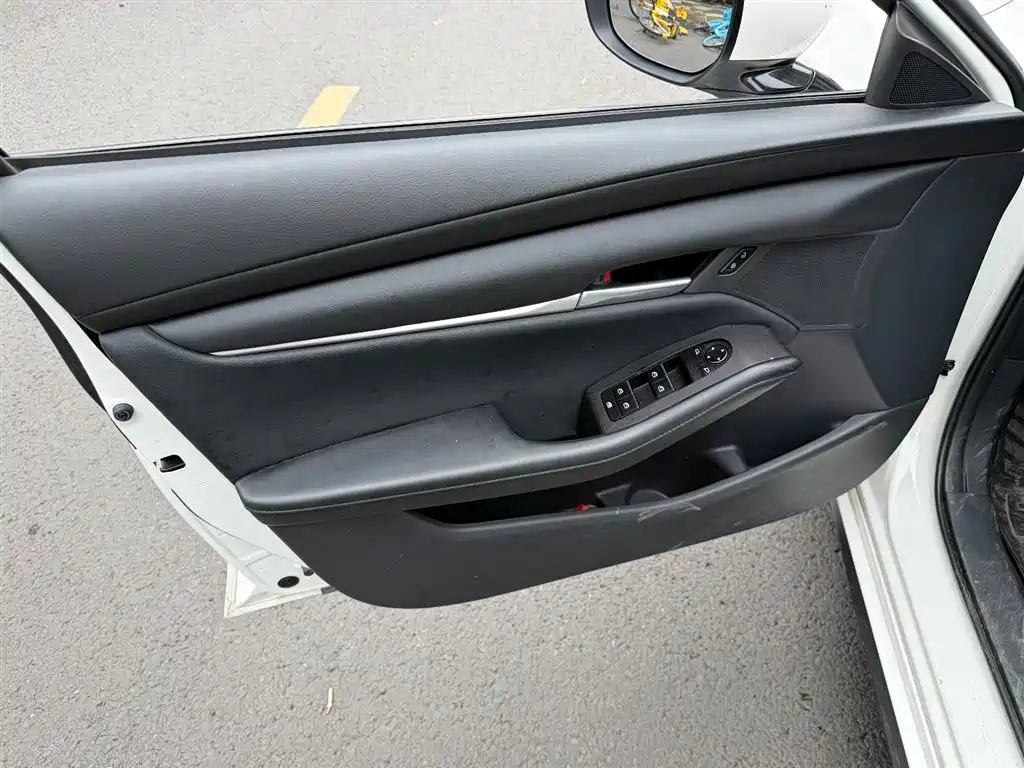 Mazda 3 Axela 2023
