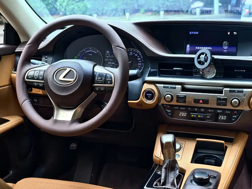 Lexus ES 2017 — фото 6