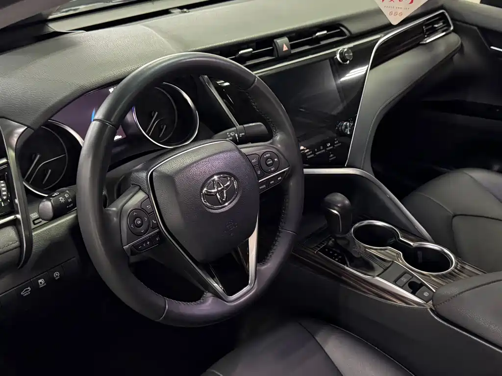 Toyota Camry 2019 — фото 5