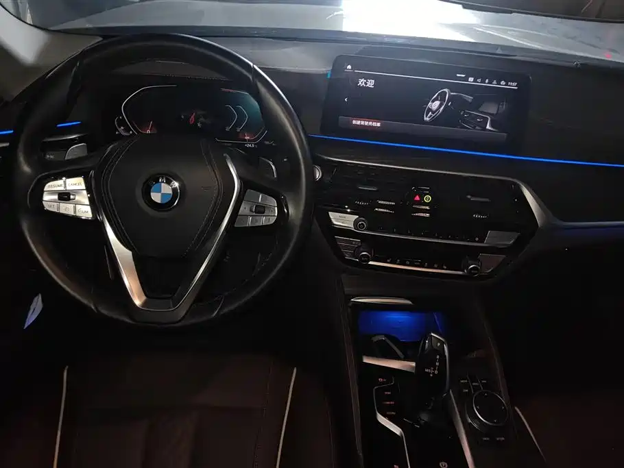 BMW 5 Series 2021 — фото 12