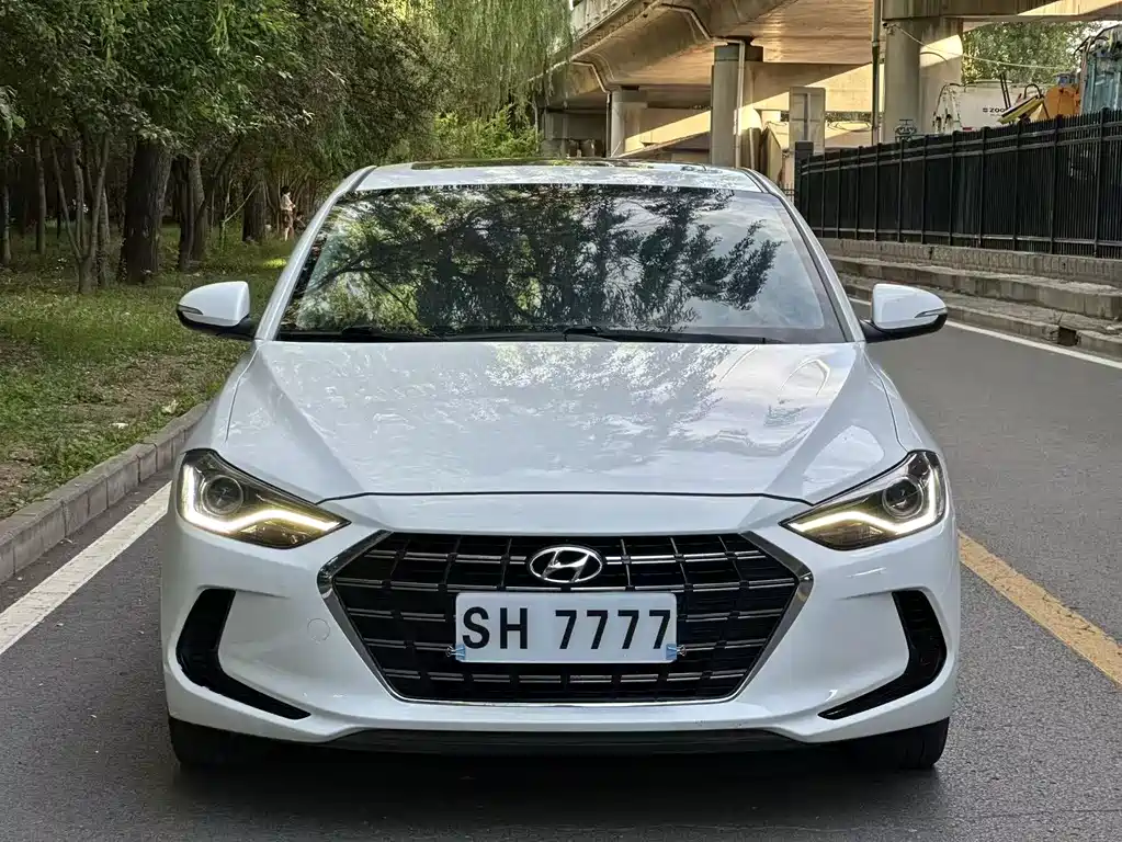 Hyundai Elantra 2020 — фото 2