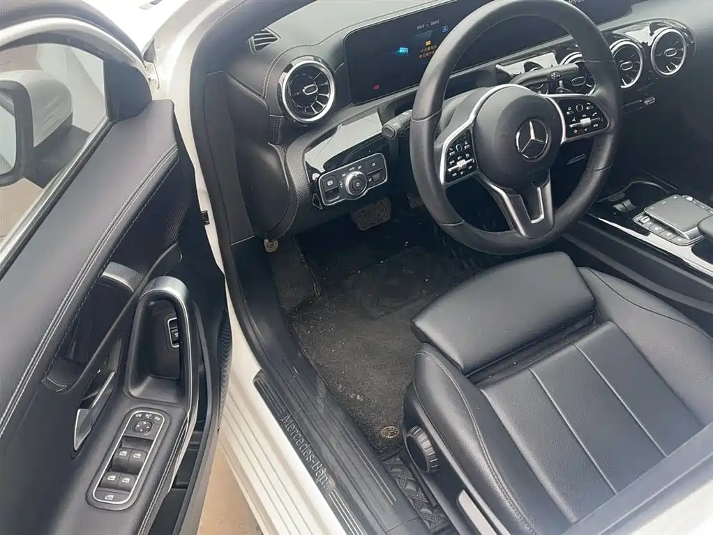 Mercedes-Benz A-Class 2023 — фото 13