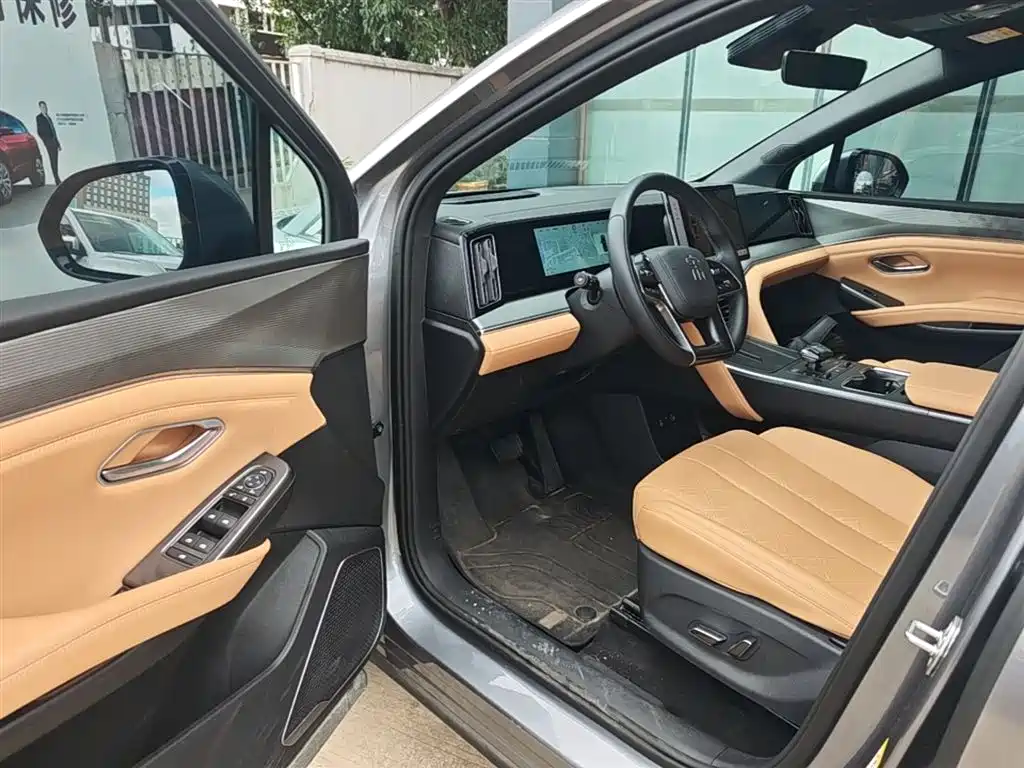 BYD L DM-i 2025 — фото 16