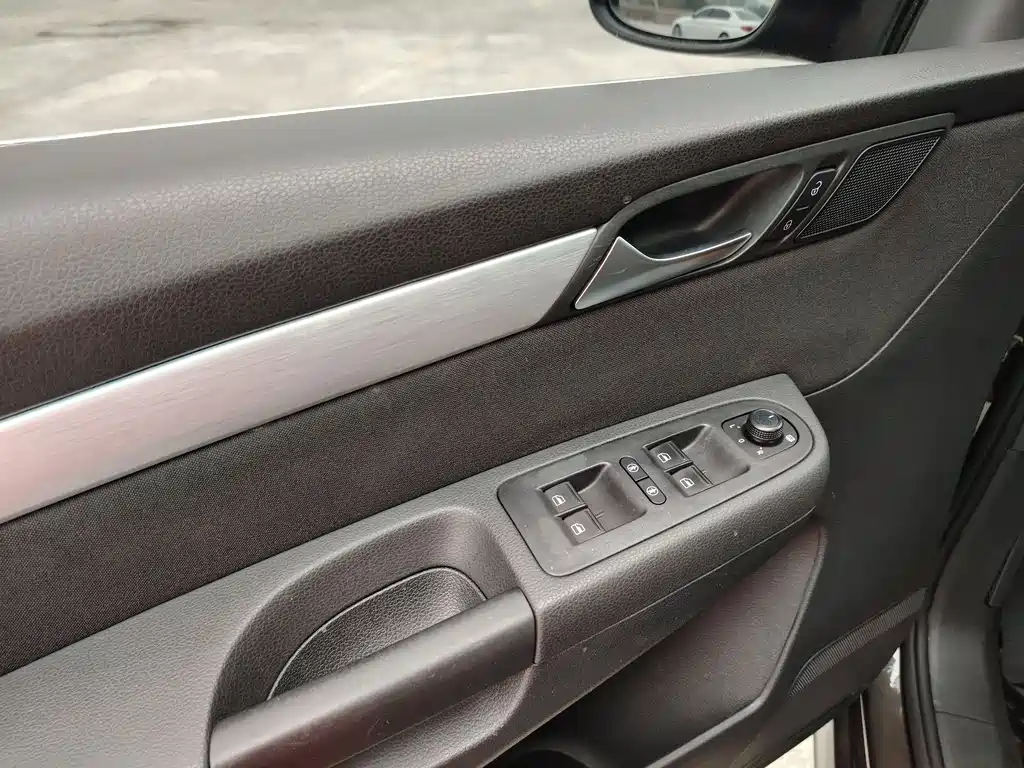 Volkswagen Sharan 2017 — фото 17