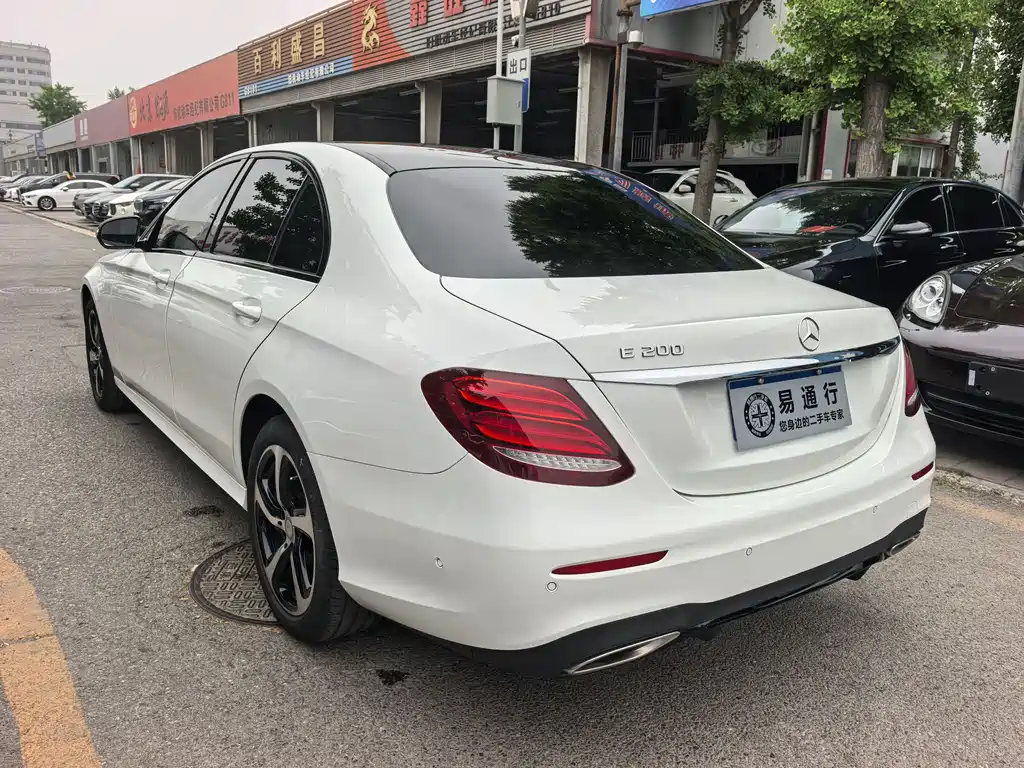Mercedes-Benz E-Class 2017 — фото 15