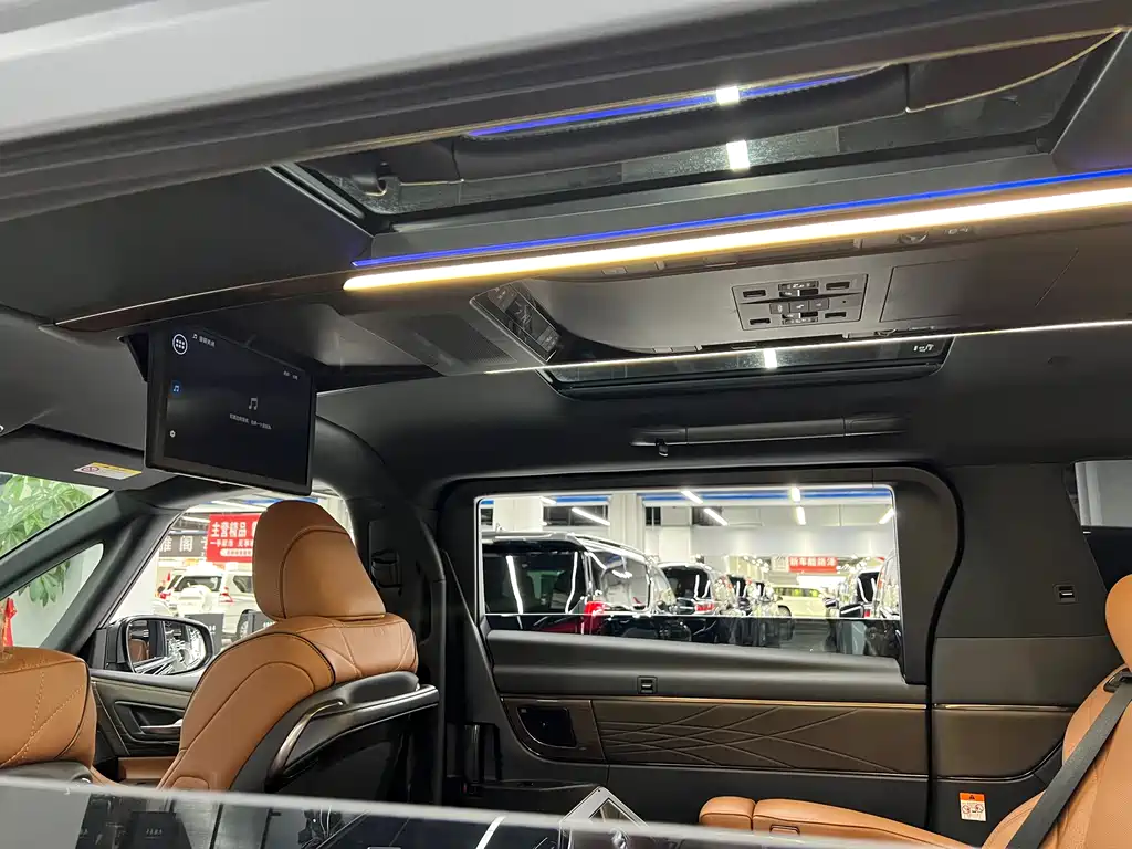 Toyota Vellfire 2023 — фото 10