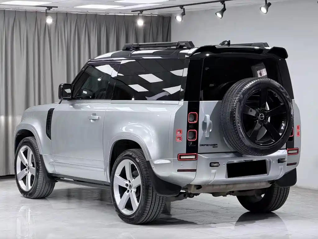 Land Rover Defender 2022 — фото 13
