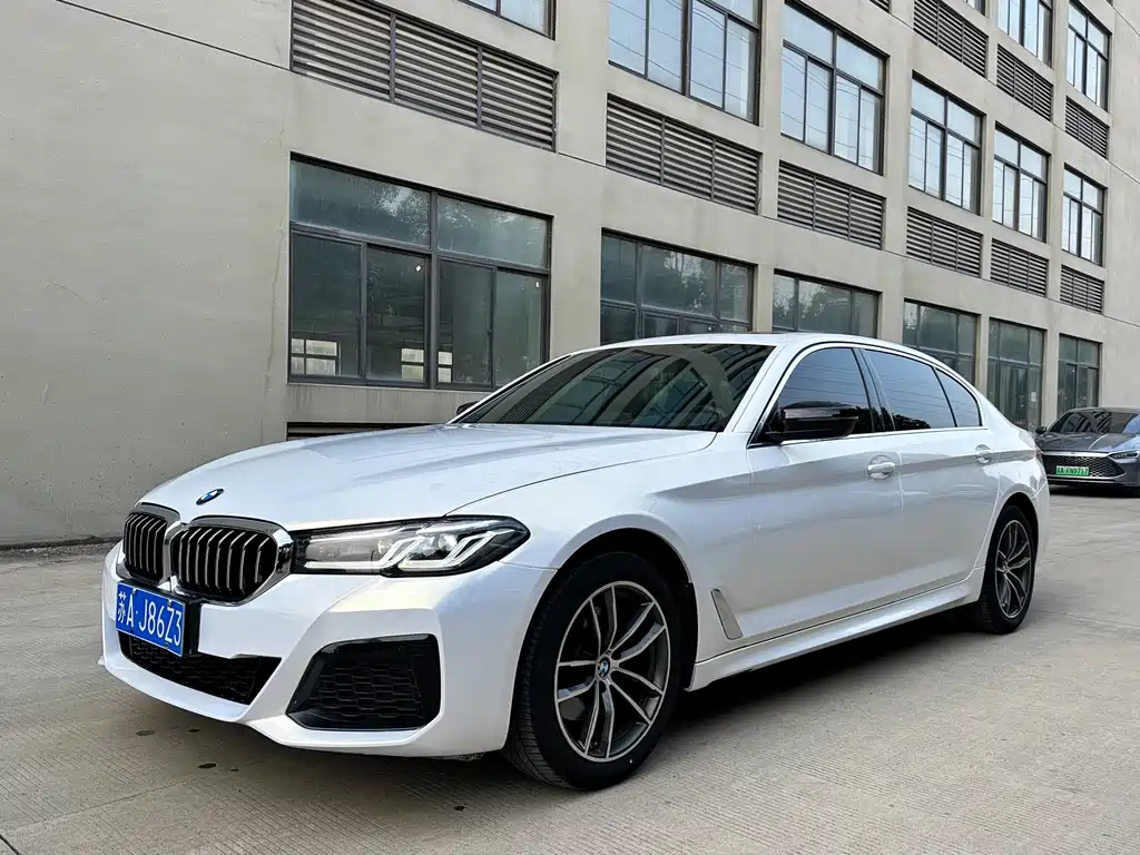 BMW 5 Series 2022 — фото 1