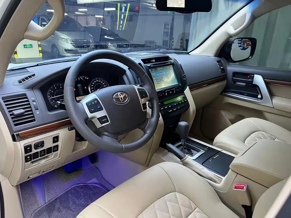 Toyota Land Cruiser 2015 — фото 8