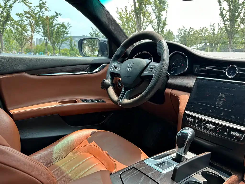 Maserati Quattroporte 2016 — фото 15