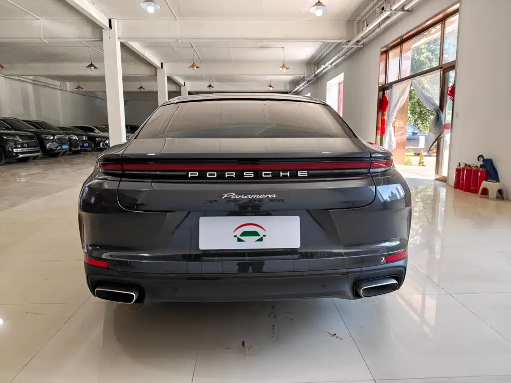 Porsche Panamera 2025