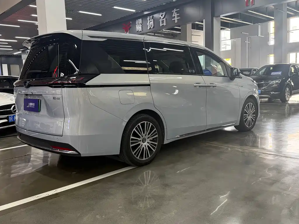 GAC Motor E8 PHEV 2024 — фото 12