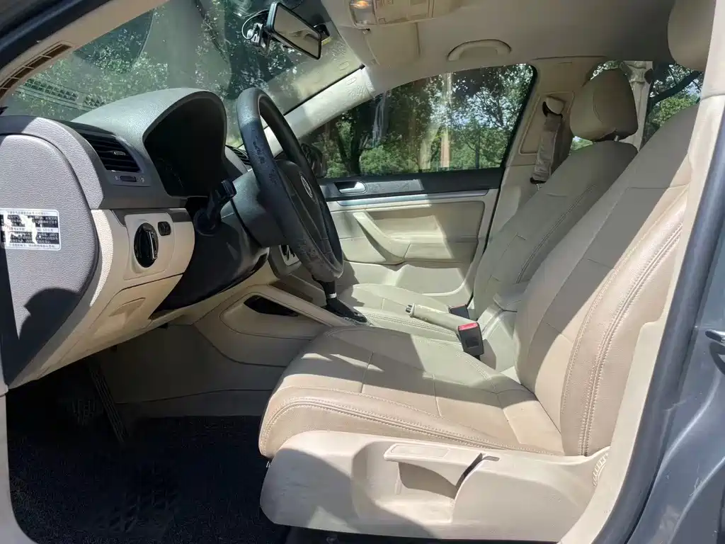 Volkswagen Sagitar 2010