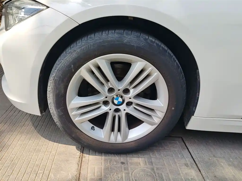 BMW 3 Series 2016 — фото 23