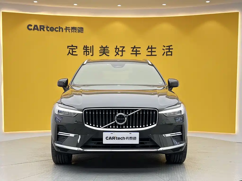 Volvo XC60 2022 — фото 2
