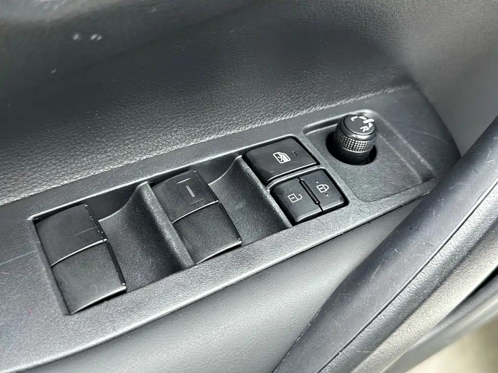 Toyota Corolla 2023 — фото 11