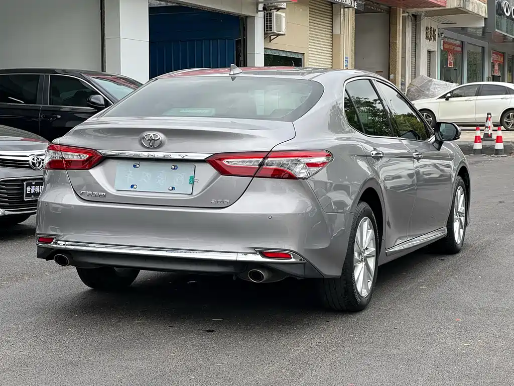 Toyota Camry 2023 — фото 9