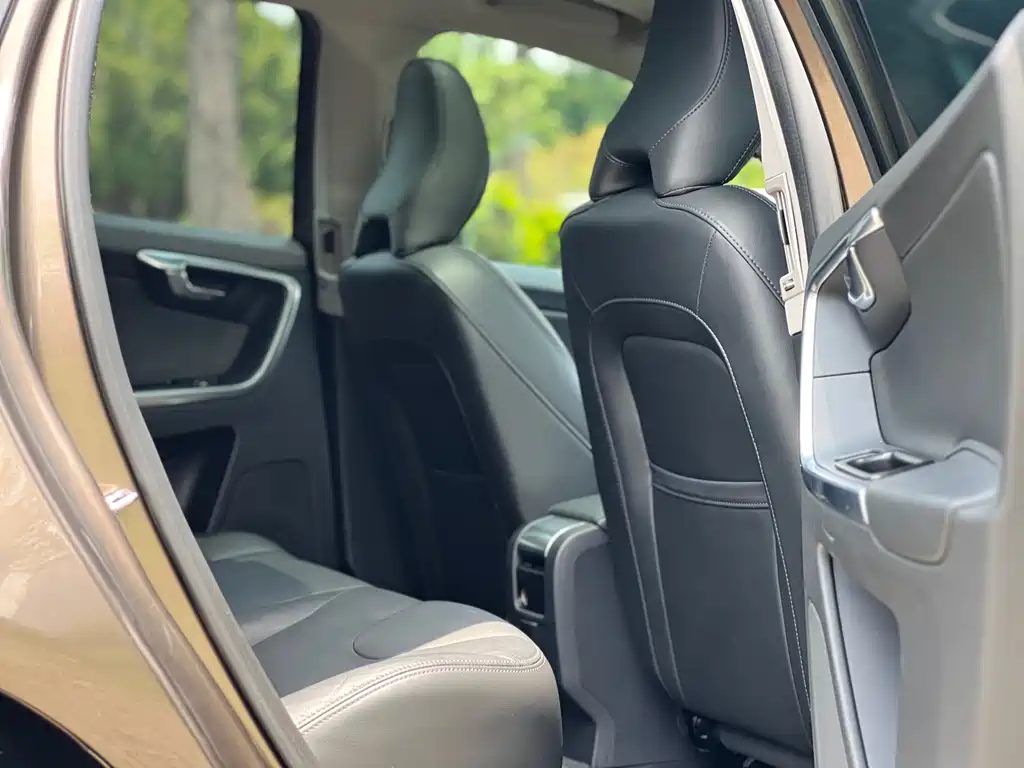 Volvo XC60 2017 — фото 17