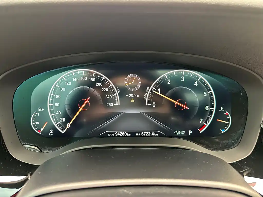 BMW 5 Series 2018 — фото 11