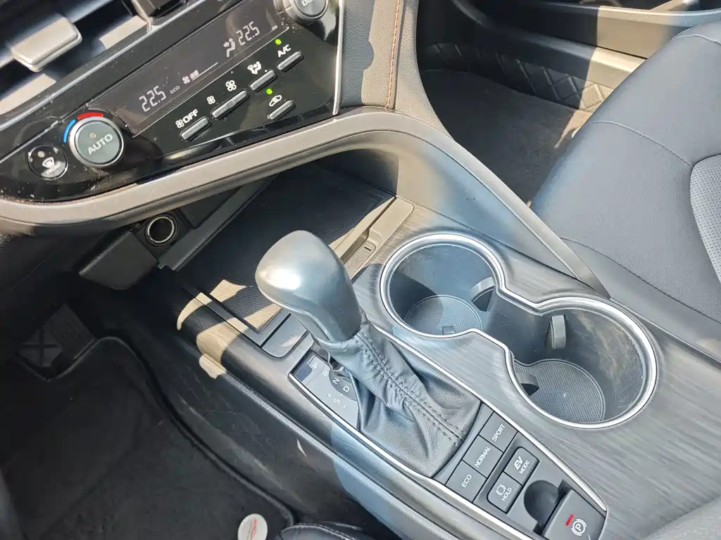 Toyota Camry 2022 — фото 12