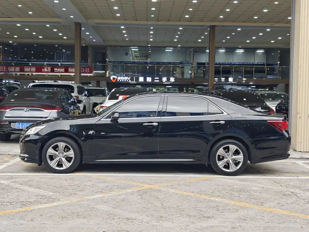 Toyota Crown 2015 — фото 18