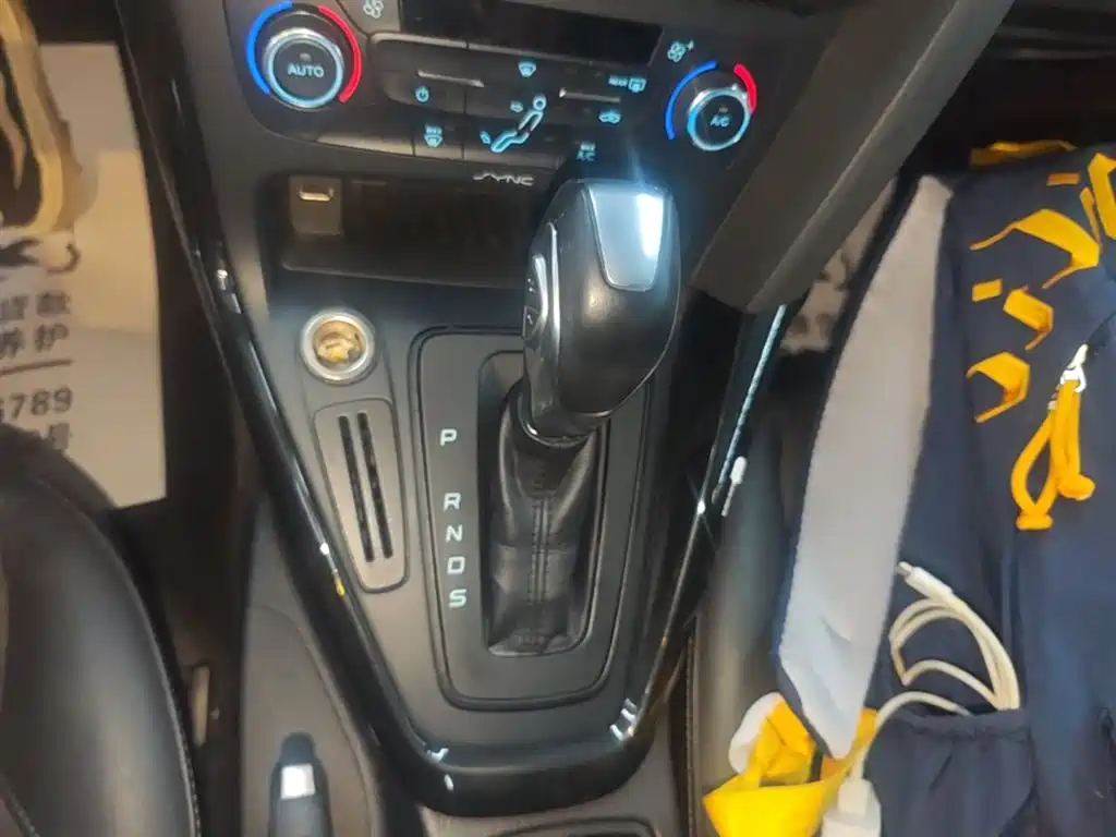 Ford Focus 2015 — фото 14