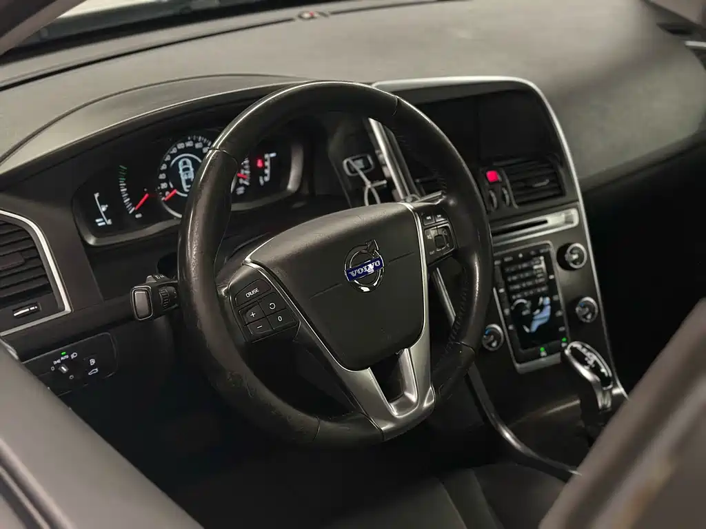 Volvo XC60 2014 — фото 15