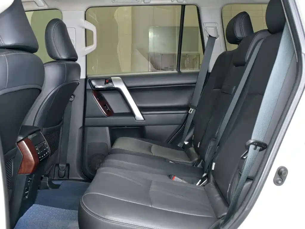 Toyota Prado 2016 — фото 11