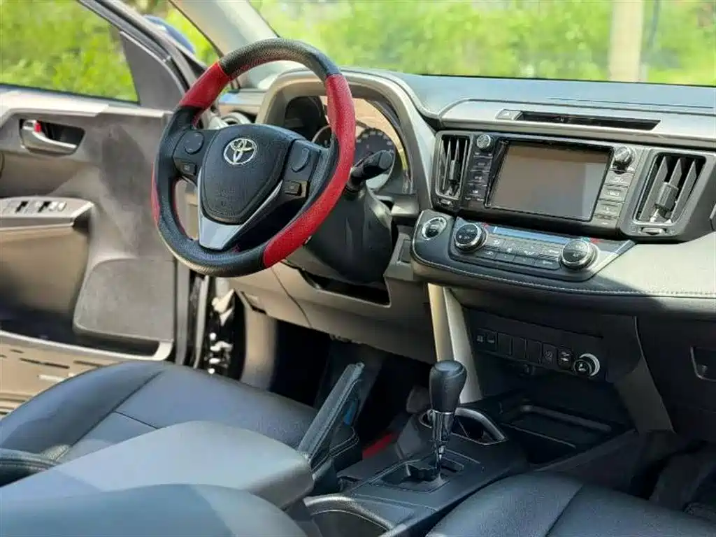 Toyota RAV4 2019 — фото 7