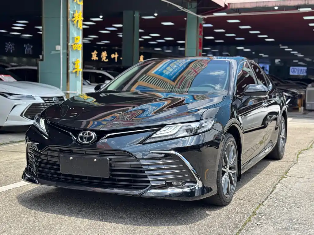 Toyota Camry 2021 — фото 1