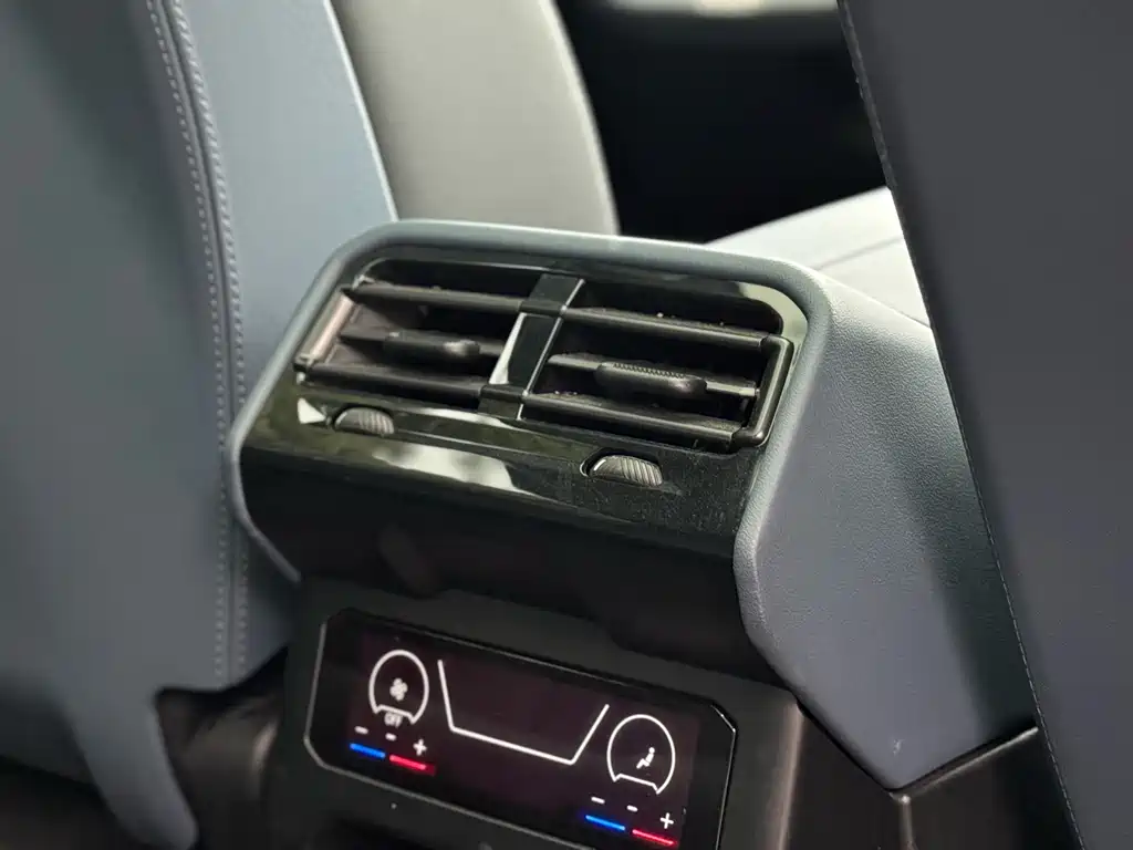 BMW 5 Series 2024 — фото 15