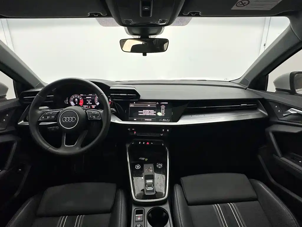 Audi A3 2023 — фото 11