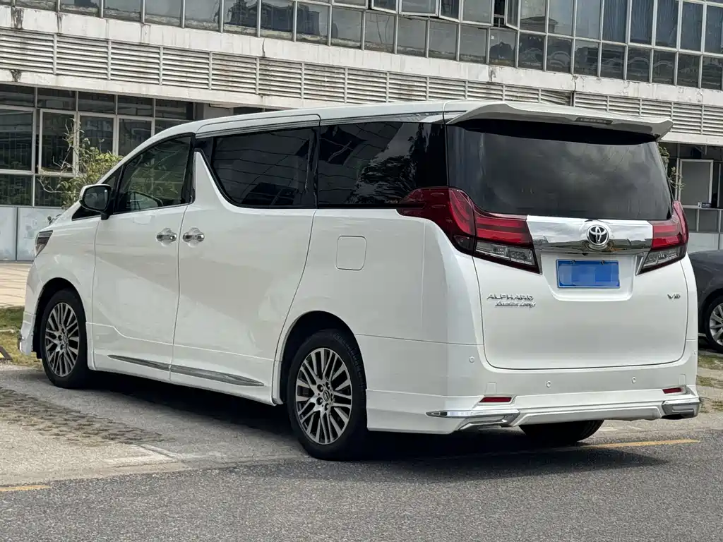 Toyota Alphard 2016 — фото 19