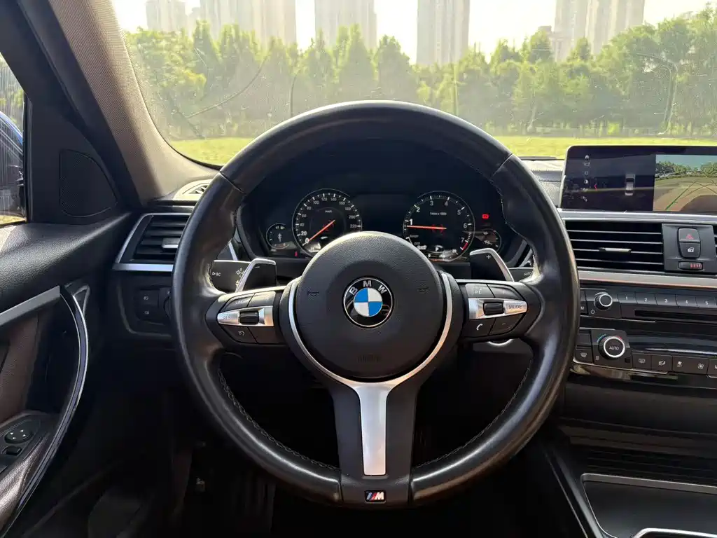 BMW 3 Series 2018 — фото 8