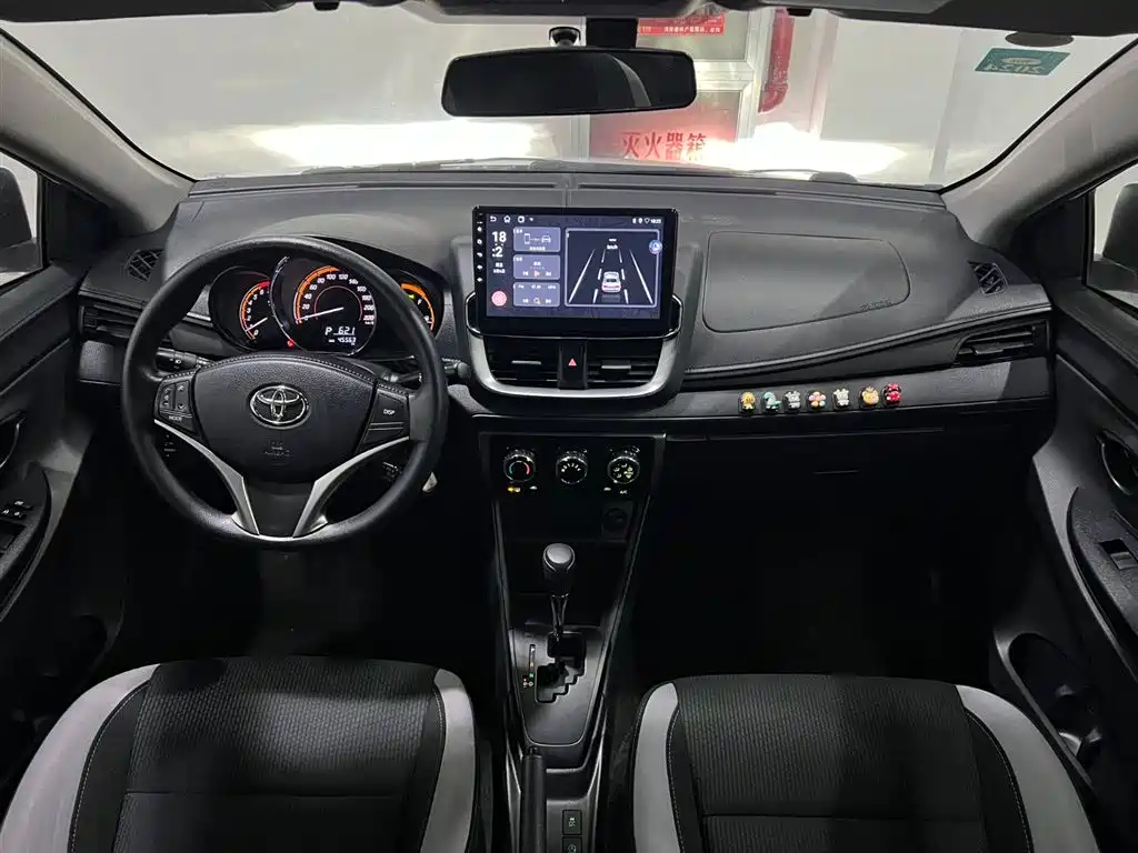 Toyota Yaris L 2022 — фото 11