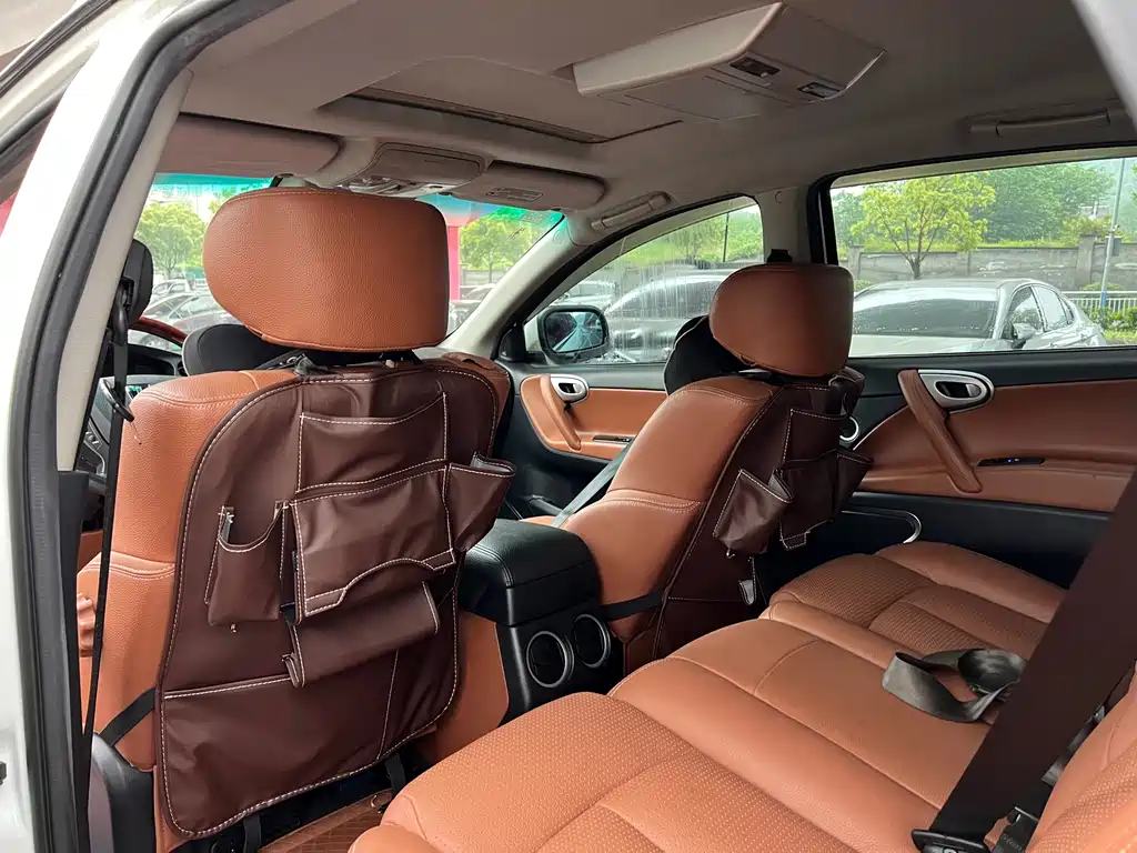 Luxgen Big 7 SUV 2014 — фото 11