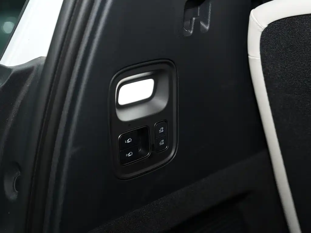 Li Auto i8 2025 — фото 29