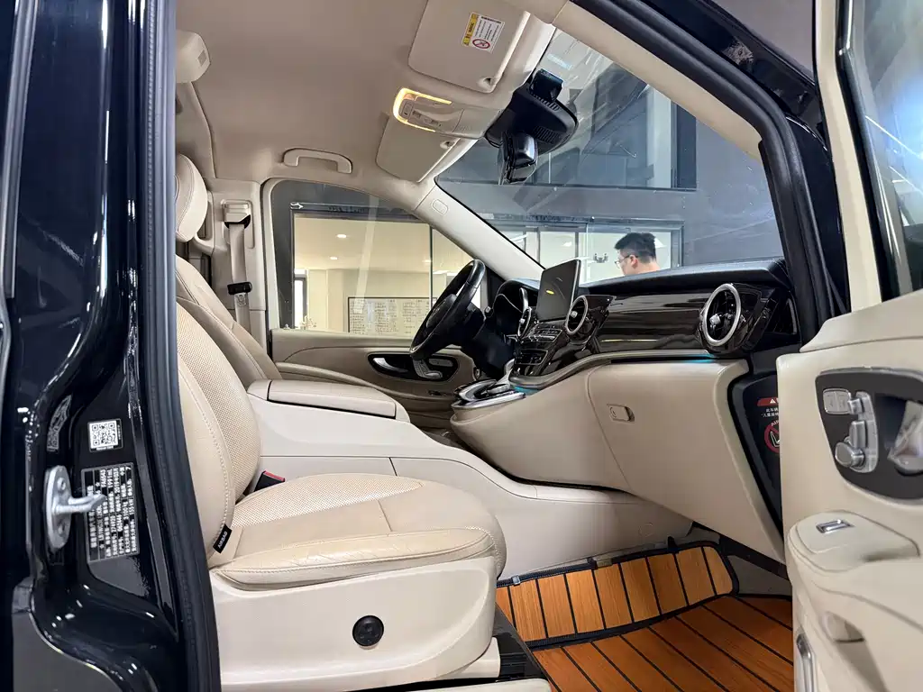 Mercedes-Benz V-Class 2019 — фото 10