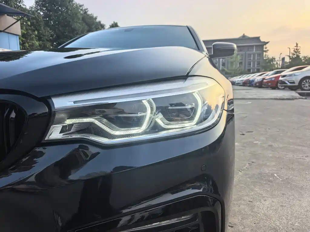 BMW 5 Series 2018 — фото 9