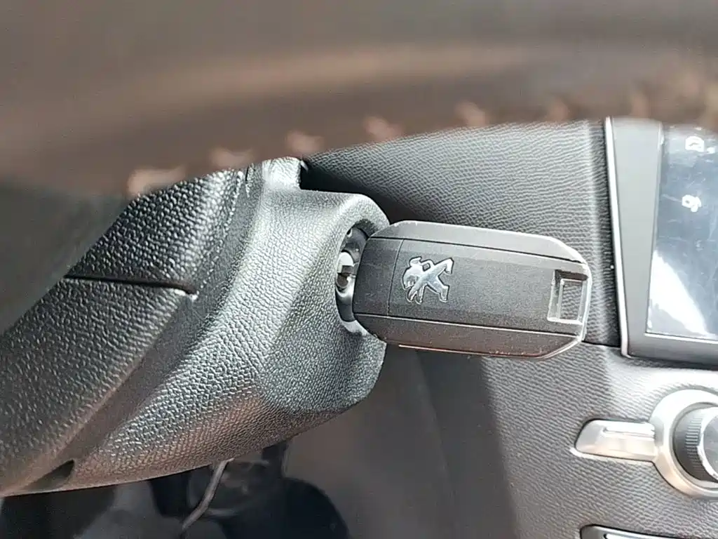 Peugeot 408 2015 — фото 9