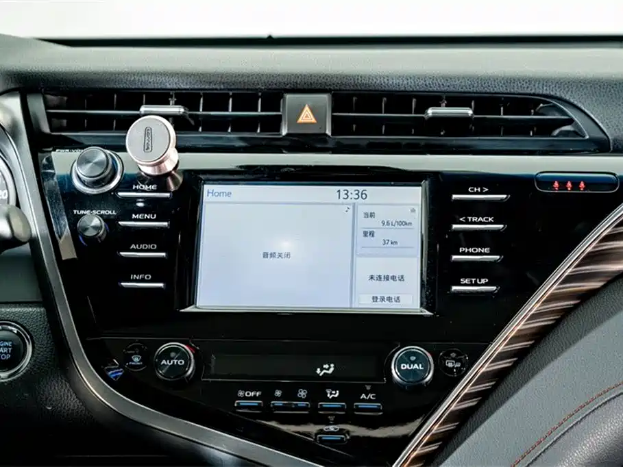 Toyota Camry 2018 — фото 15
