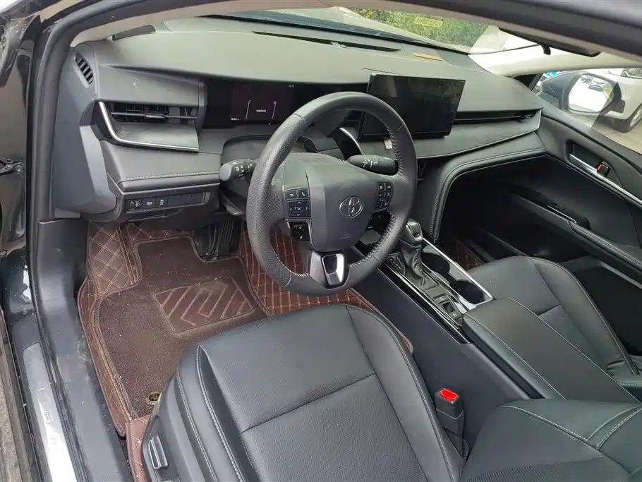 Toyota Camry 2025 — фото 12