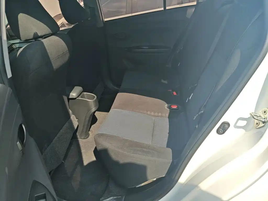 Toyota Yaris L 2019 — фото 17